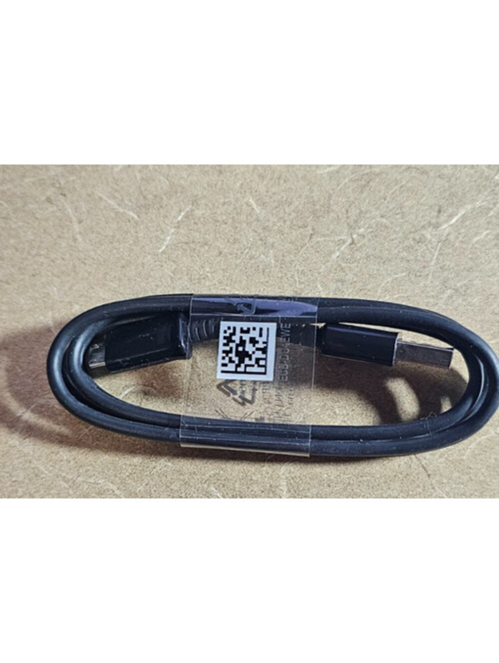 New Samsung GH39-01578A is an official OEM 1-meter (3.3 ft) white data link-Blk